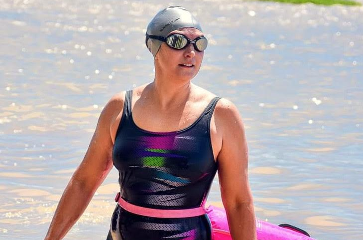 Tiene 40 años, es de Funes y cruzó el Paraná nadando diez veces: "Correr los límites"